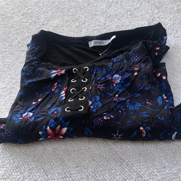 Ricki’s xxl multicoloured sleeveless top, , crisscross front, black back - Picture 6 of 6